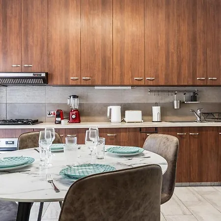 Modern 2-bedroom In *