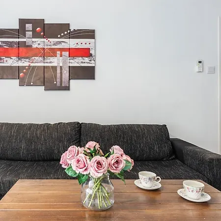 Modern 2-bedroom In *